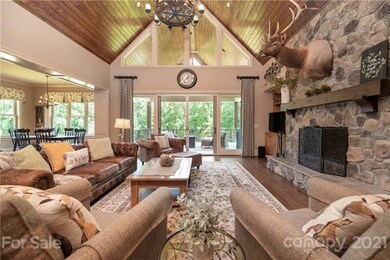 Great room facing Veranda.  Lots of natural light 