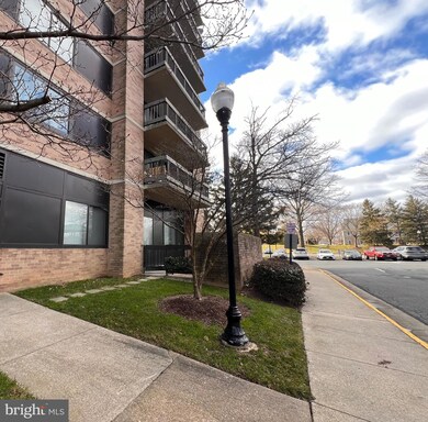5501 Seminary Rd unit T12S, Baileys Crossroads, VA 22041 - photo 4