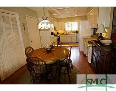 Breakfast Area. THE BREAKFAST ROOM AND KITCHEN ALS