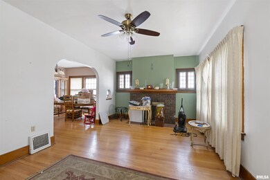 1122 E Dover Ct, Davenport, IA 52803 - photo 3