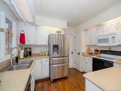 133 Greenfield Ln, Hendersonville, NC 28792 - photo 7