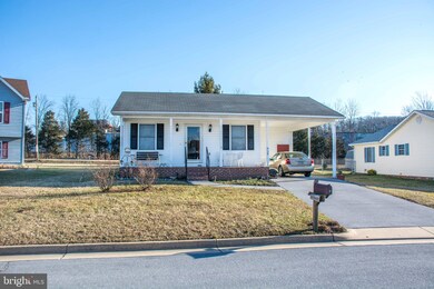 935 Dutchess Cir, Strasburg, VA 22657 - photo 3