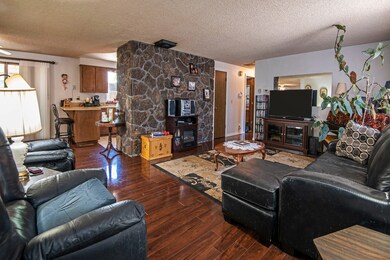 134 NE McCartney Dr Bend OR-print-002-00