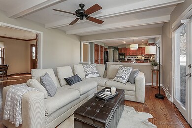 369 Bluegrass Dr, Wheaton, IL 60189 - photo 5