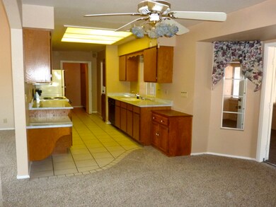 Kitchen & Dining