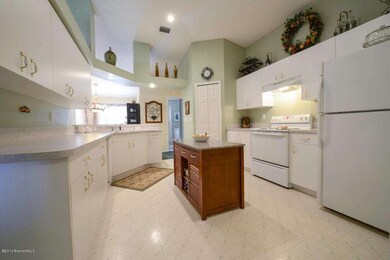 Large Bright Kitchen & Pantry
