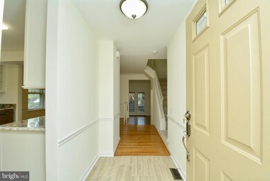 1340 Chetworth Ct, Alexandria, VA 22314 - photo 5