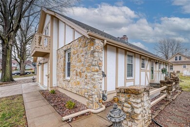 10154 Edelweiss Cir, Shawnee, KS 66203 - photo 2