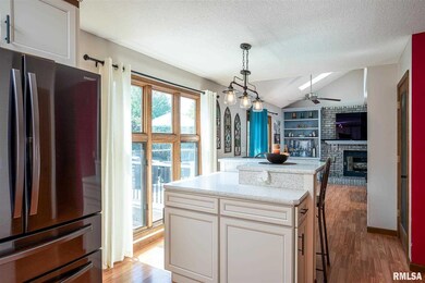 733 W 59th St, Davenport, IA 52806 - photo 3