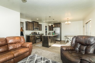 5875 S Challenger Way - Cox Team-17