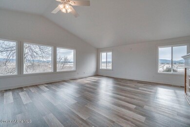 6Living Room.jpg-SMALL