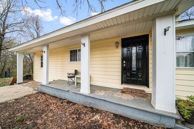 667 W Blocker St, Colcord, OK 74338 - photo 4