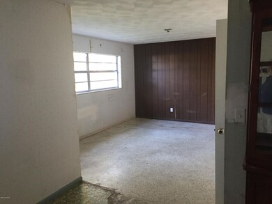 FRONT ROOM