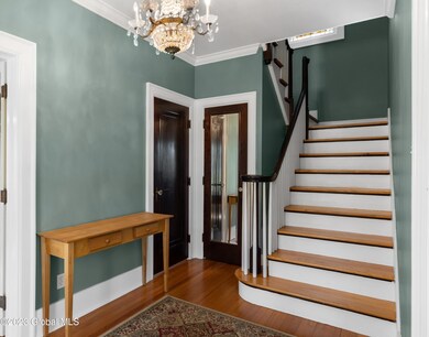 Foyer / Stairway