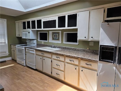 234 W Chestnut St, Wauseon, OH 43567 - photo 5