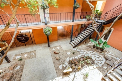 4021 Gilbert Avenue- Courtyard