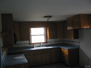 6038 Snyders Church Rd, Bath, PA 18014 - photo 4