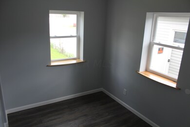 bedroom 1b