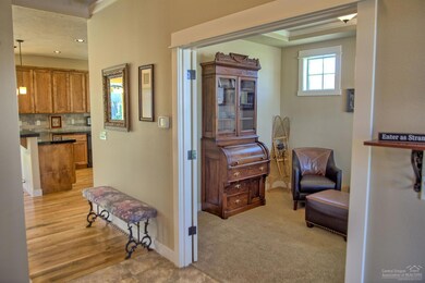 3050 NW 17th St, Redmond, OR 97756 - photo 4