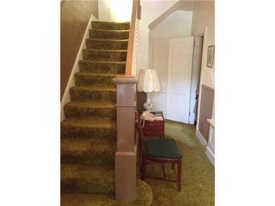 Entry/Foyer.