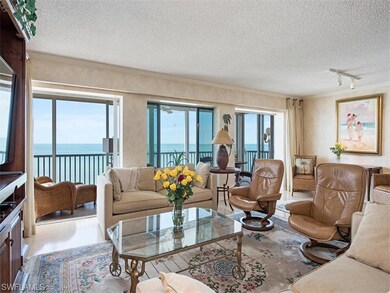 Living Room / Dining Room