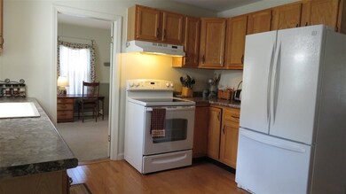 483 Mammoth Rd, Londonderry, NH 03053 - photo 5