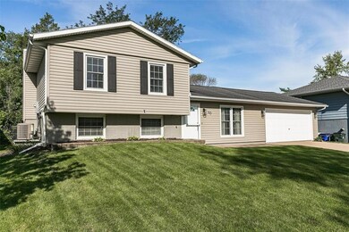 40 Clive Dr NW, Cedar Rapids, IA 52405 - photo 4