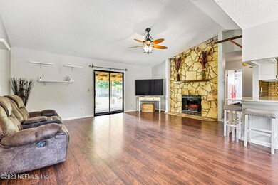 899 Duskin Dr, Jacksonville, FL 32216 - photo 5