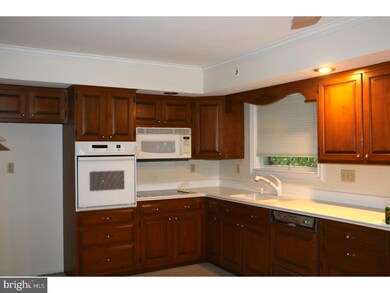 570 E Lawton St, Saint Clair, PA 17970 - photo 6