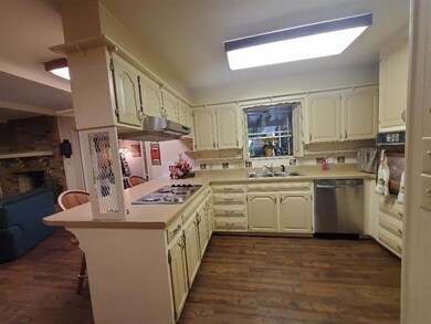 1226 Crestwood Dr, Cleburne, TX 76033 - photo 7