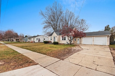 1659 9th St, Green Bay, WI 54304 - photo 5