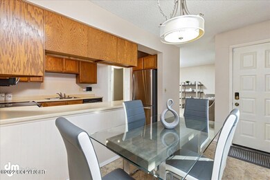 08-Dining Room 20220411-DW-2776