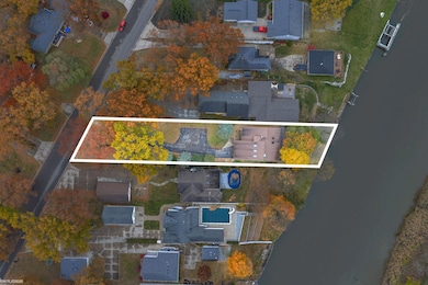 3419 Riverside Dr, Port Huron, MI 48060 - photo 2