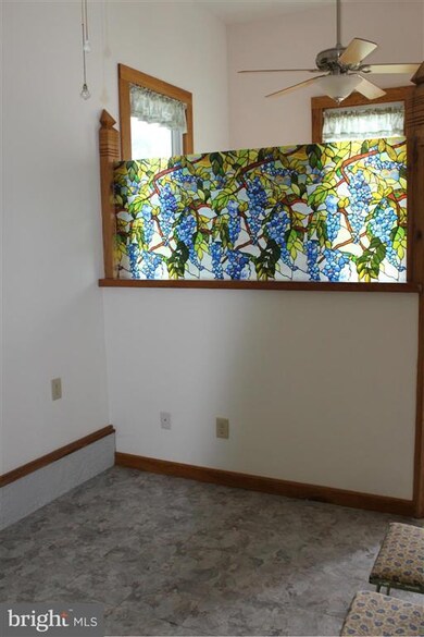 215 Piccadilly St, Edinburg, VA 22824 - photo 3