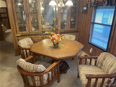 910 Santa Anna Dr, Alamo, TX 78516 - photo 6