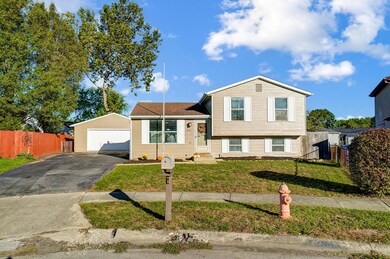 811 Coral Tree Ct, Columbus, OH 43228 - photo 2