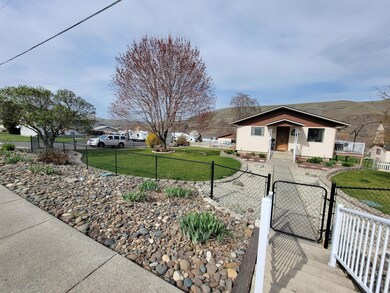 1103 3rd St, Asotin, WA 99402 - photo 3