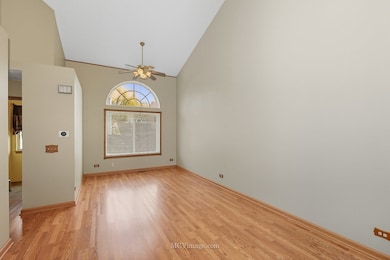 43 W Rustic Ln, Round Lake Beach, IL 60073 - photo 7