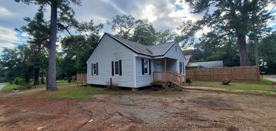 1229 N Stevens St, Thomasville, GA 31792 - photo 2