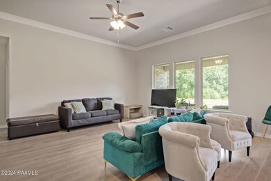 6-web-or-mls-303 New Trails Ln-6