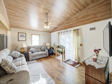 16 Garrabrant Rd, Clifton, NJ 07013 - photo 3