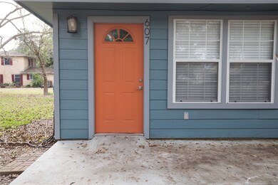 607 W Adoue St, Alvin, TX 77511 - photo 3