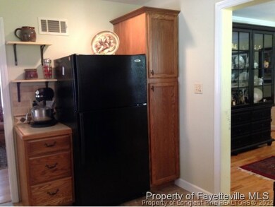 2607 Huntington Rd, Fayetteville, NC 28303 - photo 6