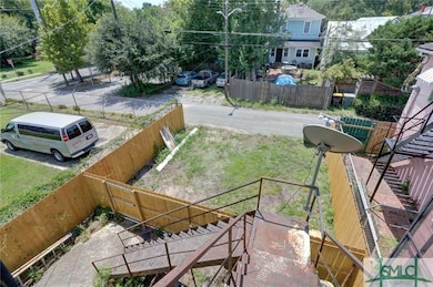541 E Henry St unit upper, Savannah, GA 31401 - photo 2