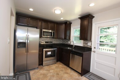 9024 Dixon Dr, Clinton, MD 20735 - photo 7