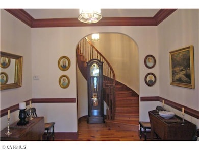 Foyer - Entrance Hall (14' x 10') with circular st