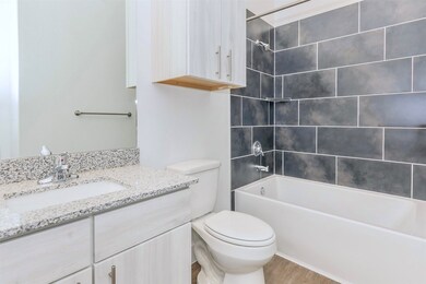 Secondary bathroom with tub/shower combo