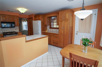 4 Fesser Ave, Bristol, RI 02809 - photo 6