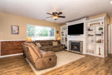 34th Ln SW 254 livingWeb (16 of 31)