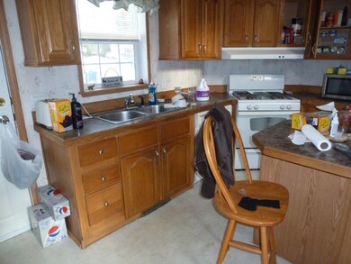 72 Kendall Pond Rd unit 5, Derry, NH 03038 - photo 5